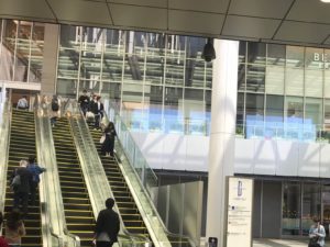 桜通口エスカレーター